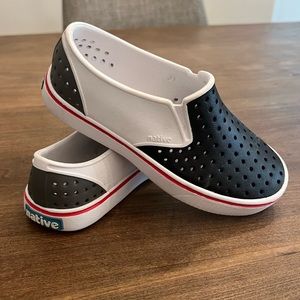 EUC Native Miles Big Kids Slip Ons
